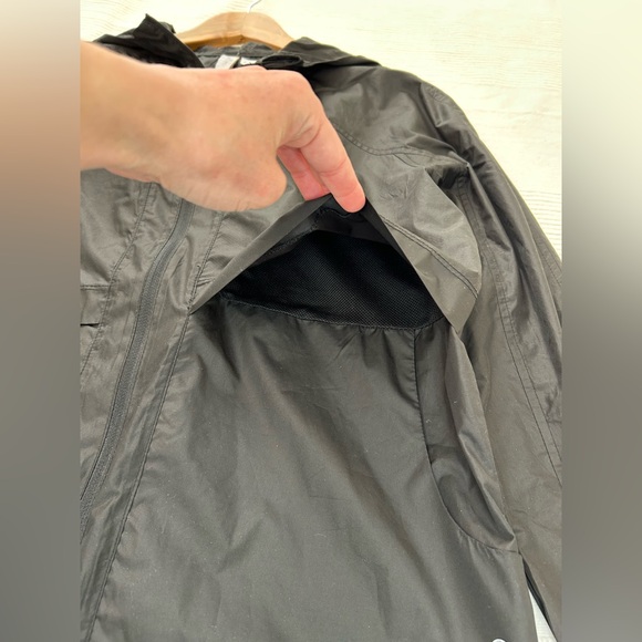 Layer 8 Essential Windjacket - Picture 4 of 12